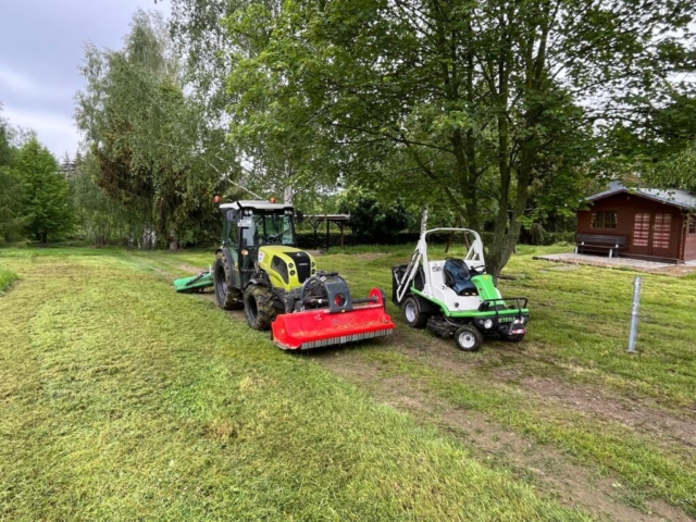 Mulcharbeiten mit Traktor mit Front- und Heckmulcher