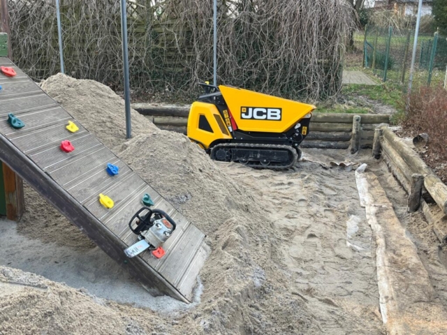 Arbeiten mit Raupenfahrzeug.